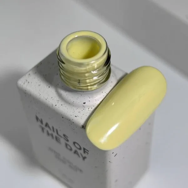 NAILSOFTHEDAY Color of the month July 2025 Banana Cream , 10 ml - Obrázek 2