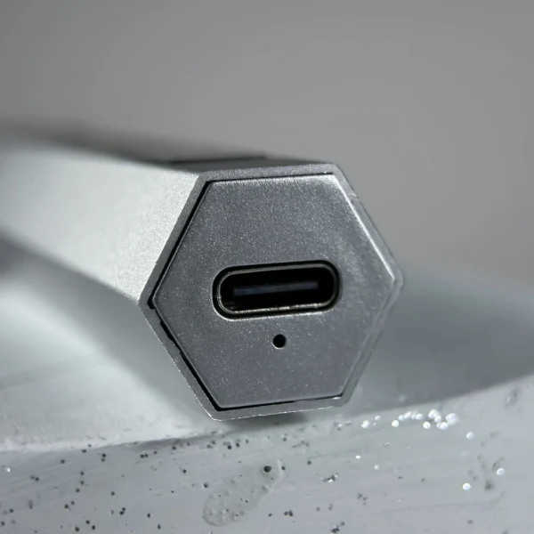 NAILSOFTHEDAY Metal line lamp — a flashlight on a stand - Obrázek 3